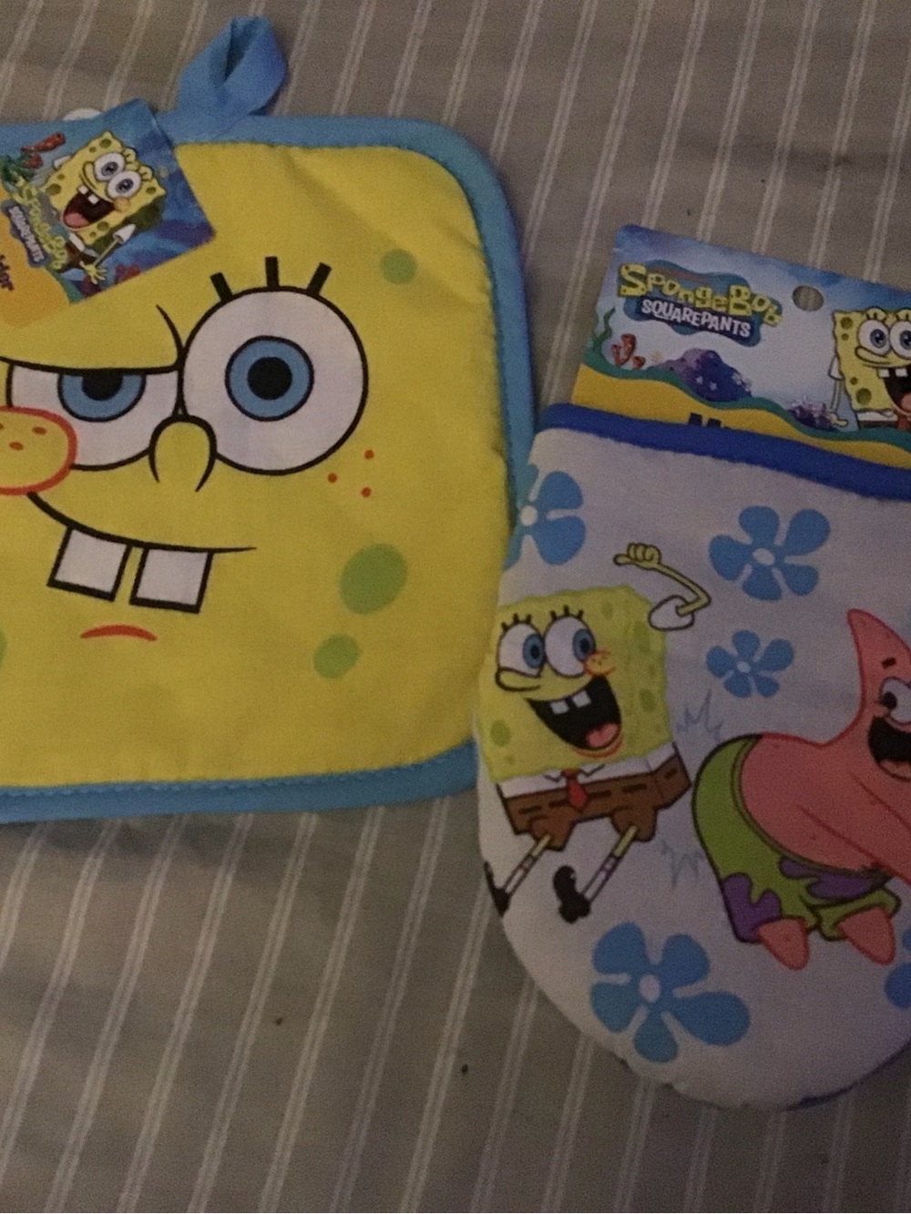 SpongeBob Squarepants Yellow & Blue Kitchen Set - Oven Mitt and Pot Holder